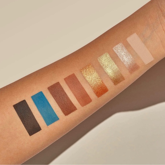 Chella Divine Purpose Eyeshadow Palette 8 vibrant  matte & Pearl shades LIMITED - Picture 2 of 5